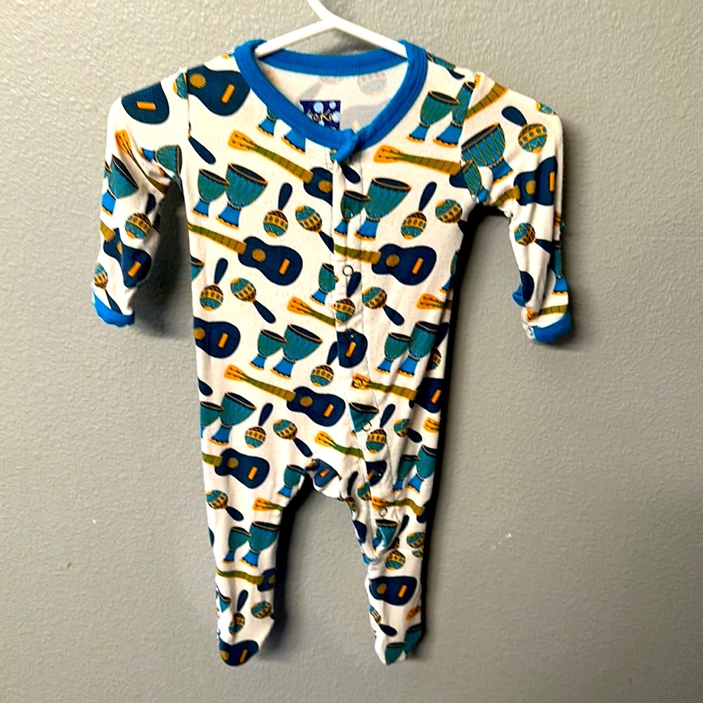 KicKee Pants print footie with snaps